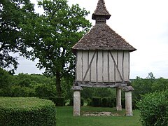 Pigeonnier à la sortie de Lauzerte.