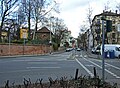 Der Anfang an der Friedberger Anlage, links die Mauer des Bethmannparks