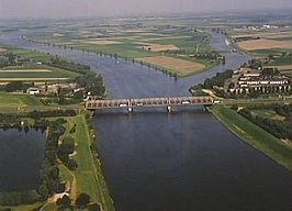 Keizersveer over de Bergsche Maas; tevens het Oude Maasje