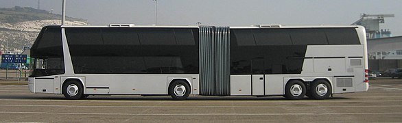 Вариант автобуса Neoplan Jumbocruiser с ведущей 3-й осью