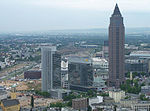 Maritim Frankfurt rechts neben Messeturm