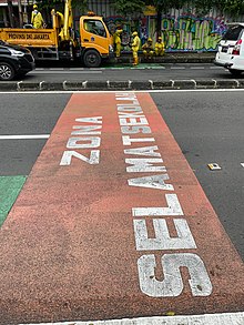 A crossing for school children in Jakarta ZoSS.jpg