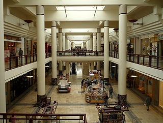 <span class="mw-page-title-main">Rosedale Center</span> Shopping mall in Minnesota, United States