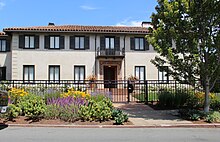 Selden Williams House, built in 1928 and designed by architect Julia Morgan, serves as the official residence of the UC President, since 2022. 2821 Claremont Boulevard.jpg