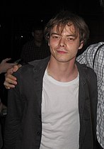 Charlie Heaton interprète Jonathan Byers.