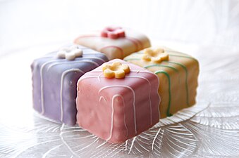 Poured fondant on petit fours