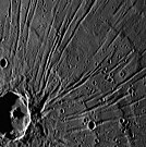 Cratera Apollodorus, com o Pantheon Fossae irradiando dele