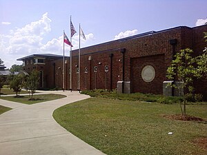 Built in 1940 originally as Pearl High School and used as such until 1989, it became Pearl City Hall in 1991.