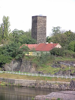 Městské opevnění na pravém břehu Labe, strážní věž Práchovna