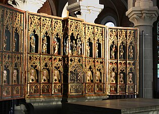 Reliquary altarpiece with Saint Ursula, c.1325, gilded and painted wood, Abteikirche Marienstatt, Streithausen, Germany[24]