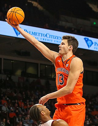 <span class="mw-page-title-main">Walker Kessler</span> American basketball player (born 2001)