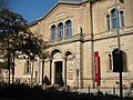 English: The oldest part of the museum with the main entrance, built by Heinrich Hübsch Deutsch: Der von Heinrich Hübsch erbaute älteste Gebäudetrakt mit dem Haupteingang des Museums