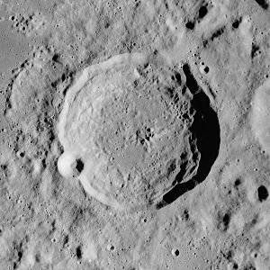 Macrobius crater AS17-M-0296.jpg