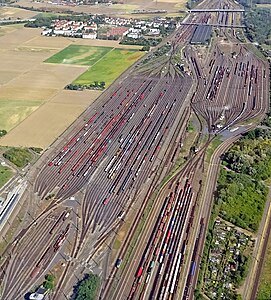 Mannheim Rangierbahnhof, Germany, two-sided nearly symmetrical systems for opposing directions