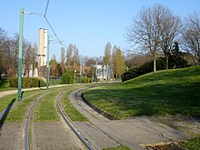 Voie d'accès aux ateliers traversant le parc de la Bergère à Bobigny.