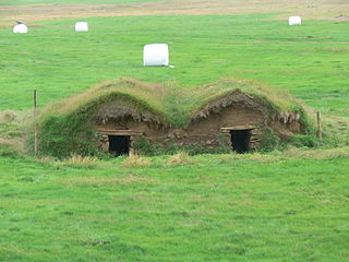 <span class="mw-page-title-main">Sod house</span> Turf house used in early colonial North America