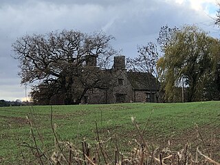 <span class="mw-page-title-main">Llwyn-y-gaer House, Tregare</span> House in Tregare, Monmouthshire