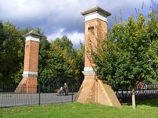 <span class="mw-page-title-main">Hurst Park Racecourse</span> Closed horse racing venue in England