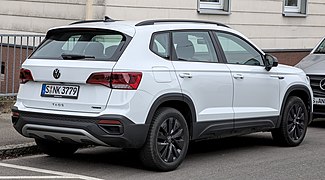 Volkswagen Taos - right rear view