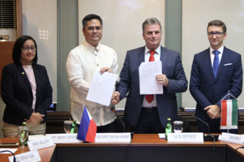 Presidential Communications Operations Office (PCOO) Secretary Martin M. Andanar and Hungarian Ambassador to Manila Dr. Jozsef Bencze (2nd from right) with News and Information Bureau (NIB) Director Virginia Arcilla-Agtay (left) and David Ambrus (right), Deputy Head of Mission of Hungary to the Philippines. Andanar and Hungary.png