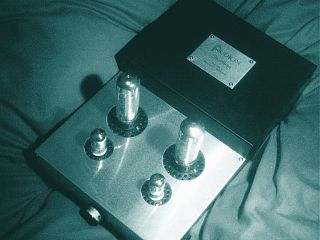 <span class="mw-page-title-main">Single-ended triode</span> Vacuum tube electronic amplifier that uses a single triode to produce an output