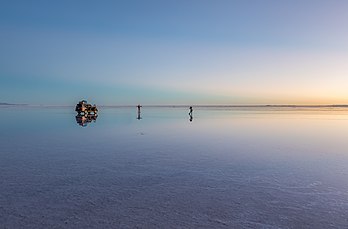 Réflexion sur le salar d'Uyuni (Bolivie). (définition réelle 8 253 × 5 428)