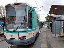 La rame Alsthom TFS n°106 au nouveau terminus d'Asnières Quatre-Routes depuis 2019, attendant son tour pour effectuer son retournement afin de repartir vers Noisy-le-Sec