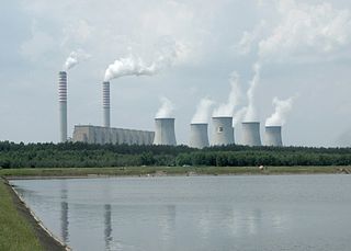 <span class="mw-page-title-main">Fossil fuel power station</span> Facility that burns fossil fuels to produce electricity