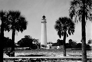 <span class="mw-page-title-main">Egmont Key Light</span> Lighthouse in Florida, United States