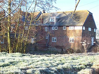 <span class="mw-page-title-main">Golden Green</span> Human settlement in England