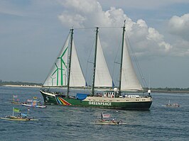 De Rainbow Warrior nabij Bali