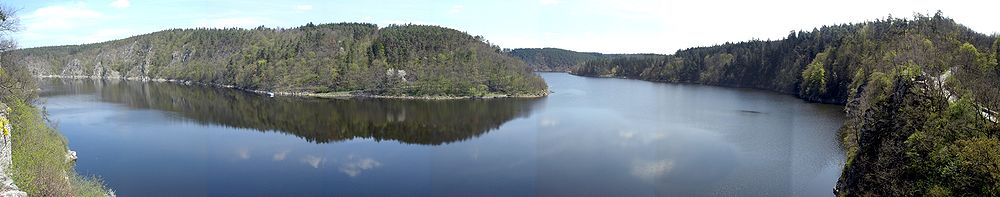 Panoramo de la valbaraĵo ĉe la burgo Zvíkov