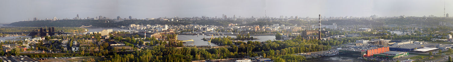 'n Panoramiese uitsig oor die regteroewer van Kijif, waar die middestad geleë is (Mei 2011).