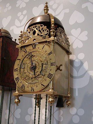 <span class="mw-page-title-main">Lantern clock</span>