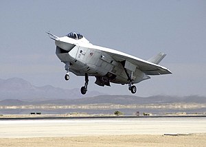 X-32B zachycený při přistání