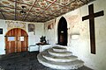 English: Interior of the vestibule of the parish church Saint George with frescos and the stairs leading to the entrance Deutsch: Vorhallen-Innenraum der Pfarrkirche Heiliger Georg mit Wandfresken und der Eingangstreppe