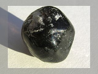 <span class="mw-page-title-main">Apache tears</span> Popular term for pebbles of obsidian