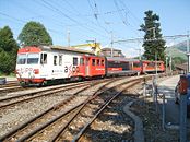 BDeh 4/4 15 mit Werbeanstrich für die Axpo in Appenzell mit dem ABt 121 als Zwischenwagen und Steuerwagen ABt 113