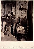 Фотография интерьера квартиры Эжена Атже, сделанная в 1910 году в Париже
