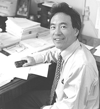 <span class="mw-page-title-main">Larry Kwak</span> American cancer researcher