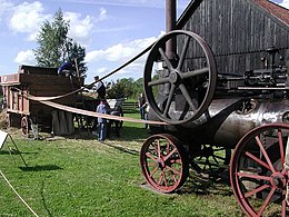 Lokomobila napędzająca młocarnię