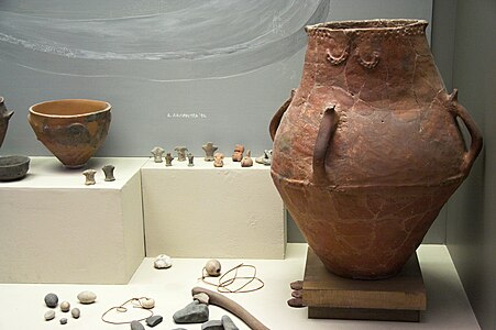 Vase de ceramica ale culturii Sesklo