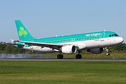 Přistávající Airbus A320-200 Aer Lingus