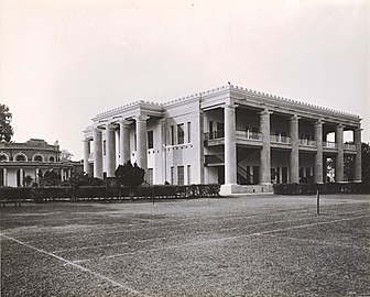 [en→hi]Dacca College, 1904