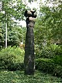 Personnage et oiseau, Bronze, 1971, Duisburg