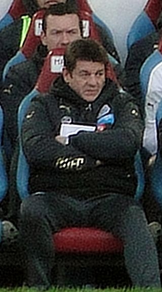 <span class="mw-page-title-main">John Carver (footballer)</span> English footballer and manager