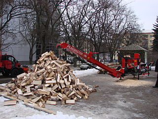 <span class="mw-page-title-main">Firewood processor</span> Cutting machine