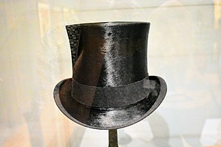 <span class="mw-page-title-main">Top hat</span> Tall, flat-crowned formal hat