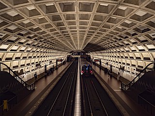 <span class="mw-page-title-main">Smithsonian station</span> Washington Metro station