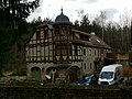 Heidemühle: Wohnhaus und Nebengebäude mit turmartigem Eckerker